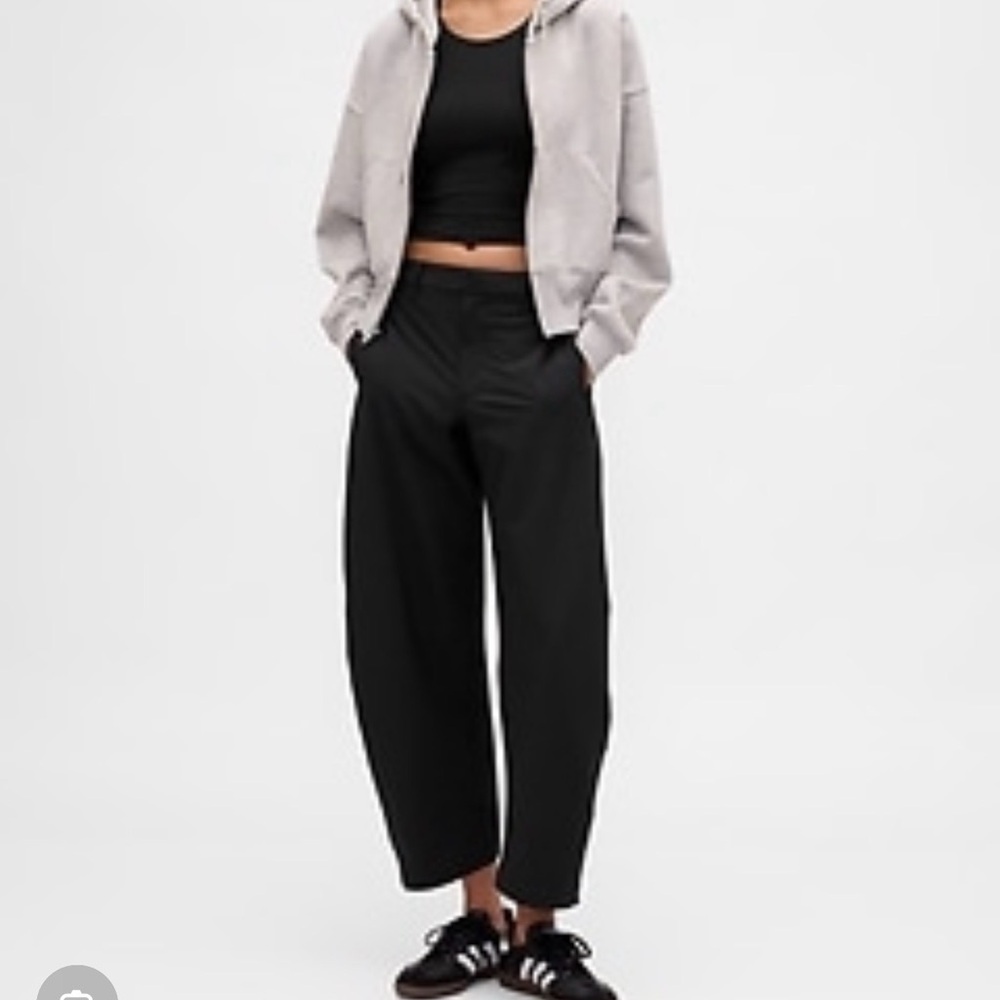 GapFit mid rise barrel pants size M